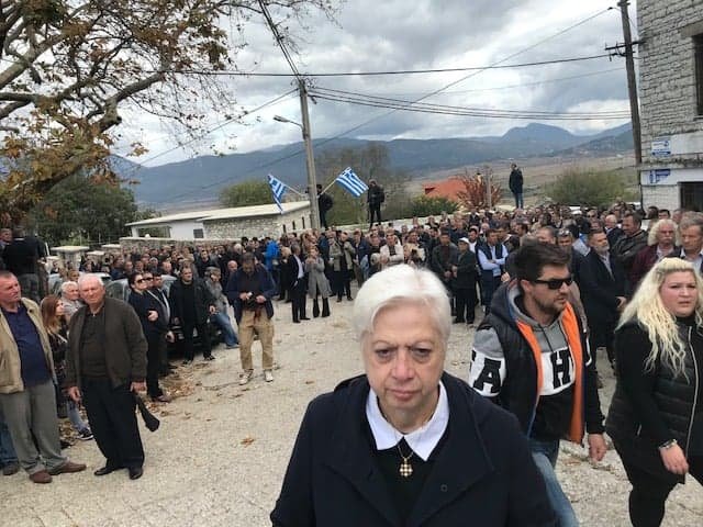 Η Ελένη Θεοχάρους στην κηδεία του Κωνσταντίνου Κατσίφα (φωτογραφία: Twitter)