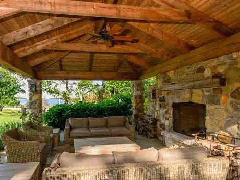 Ο Ρίτσαρντ Γκιρ πουλά το ησυχαστήριό του με την ιδιωτική λίμνη και τα 12 υπνοδωμάτια [εικόνες] | iefimerida.gr 1