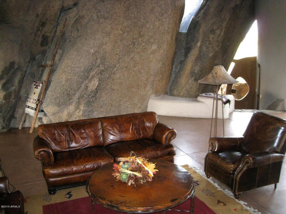 Το πιο πρωτότυπο σπίτι - Χαμένο ανάμεσα στα βράχια και την έρημο [εικόνες] | iefimerida.gr 4