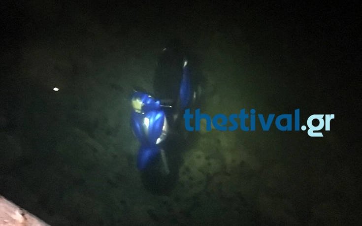 Του κόλλησε το γκάζι και έπεσε με το μηχανάκι του στο Θερμαϊκό [εικόνες] | iefimerida.gr 1