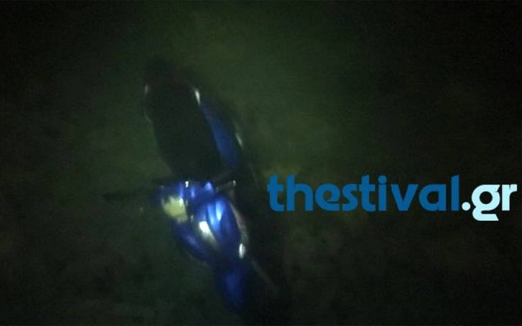 Του κόλλησε το γκάζι και έπεσε με το μηχανάκι του στο Θερμαϊκό [εικόνες] | iefimerida.gr 0