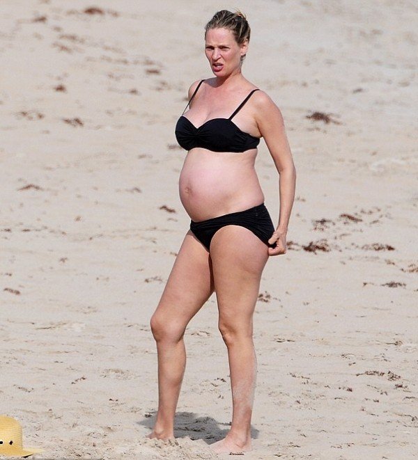 Η Ούμα Θέρμαν με μπικίνι, σε προχωρημένη εγκυμοσύνη [εικόνες] | iefimerida.gr 0