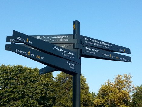 H Θεσσαλονίκη εξελίσσεται: Πινακίδες σε ενημερώνουν για την κατεύθυνση του προορισμού σου αλλά και τις θερμίδες που θα κάψεις [εικόνες] | iefimerida.gr 1