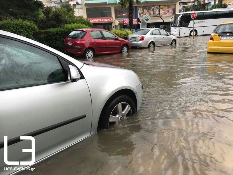 Ισχυρή καταιγίδα σάρωσε τη Θεσσαλονίκη: Δρόμοι-ποτάμια, σοβαρά προβλήματα [εικόνες & βίντεο] | iefimerida.gr 0