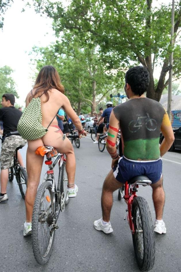 Οι ποδηλάτες στη Θεσσαλονίκη... βγήκαν από τα ρούχα τους [εικόνες] | iefimerida.gr 3