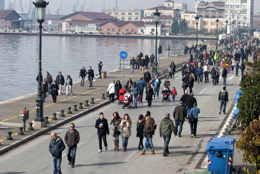 Απίστευτες εικόνες στη λεωφόρο Νίκης στη Θεσσαλονίκη που πεζοδρομήθηκε για 6 ώρες [φωτό] | iefimerida.gr 1