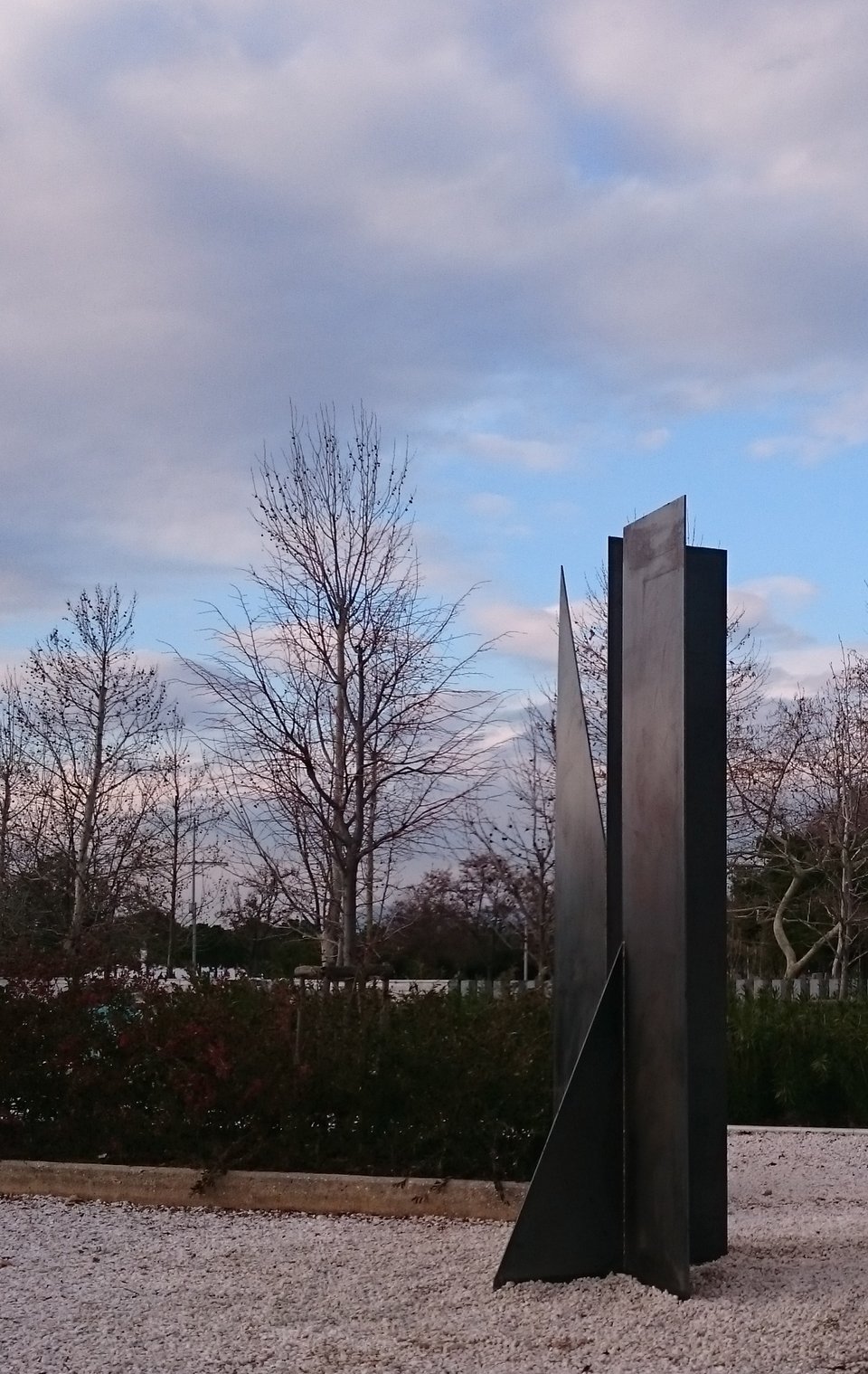 Ακόμα ένα γλυπτό στην παραλία Θεσσαλονίκης πλάι στου Ζογγολόπουλου [εικόνες] | iefimerida.gr 0