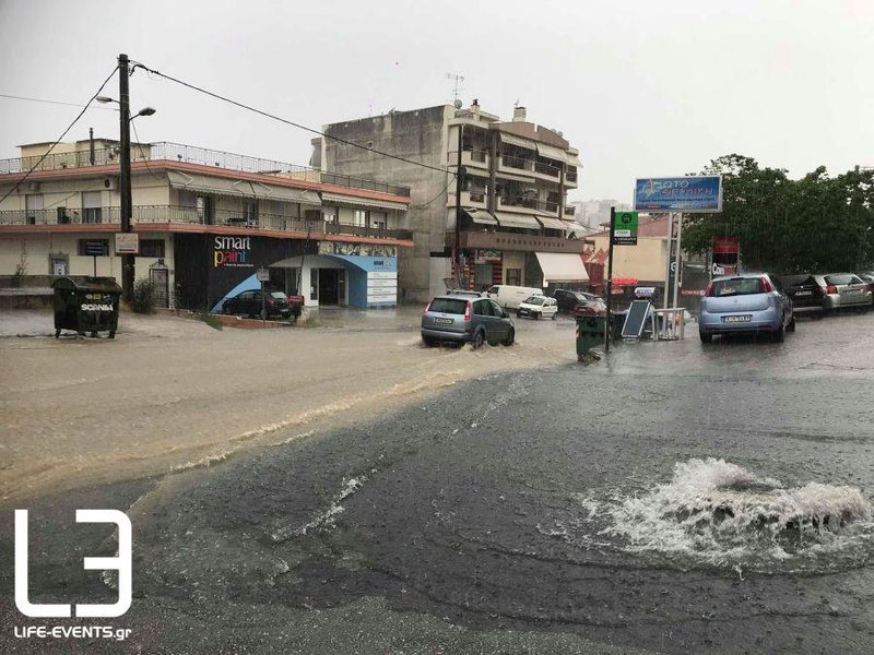 Ισχυρή καταιγίδα σάρωσε τη Θεσσαλονίκη: Δρόμοι-ποτάμια, σοβαρά προβλήματα [εικόνες & βίντεο] | iefimerida.gr 3