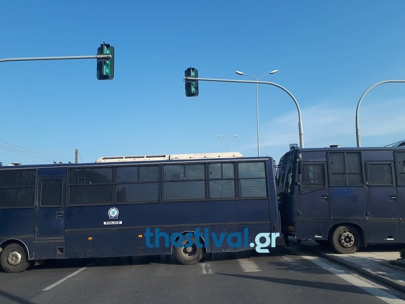 Θεσσαλονίκη: Ισχυρά μέτρα ασφαλείας λόγω Τσίπρα -Τα ΜΑΤ εμπόδισαν διαδηλωτές να πλησιάσουν το ξενοδοχείο της Συνόδου [εικόνες] | iefimerida.gr 0
