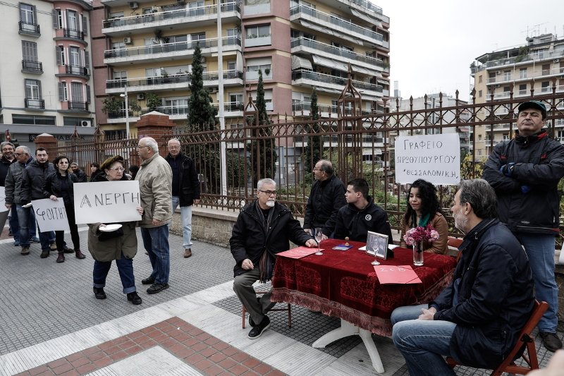 Εστησαν δικό τους «γραφείο πρωθυπουργού» -Περίμεναν τον Τσίπρα για να του τα ψάλουν [εικόνες & βίντεο] | iefimerida.gr 0
