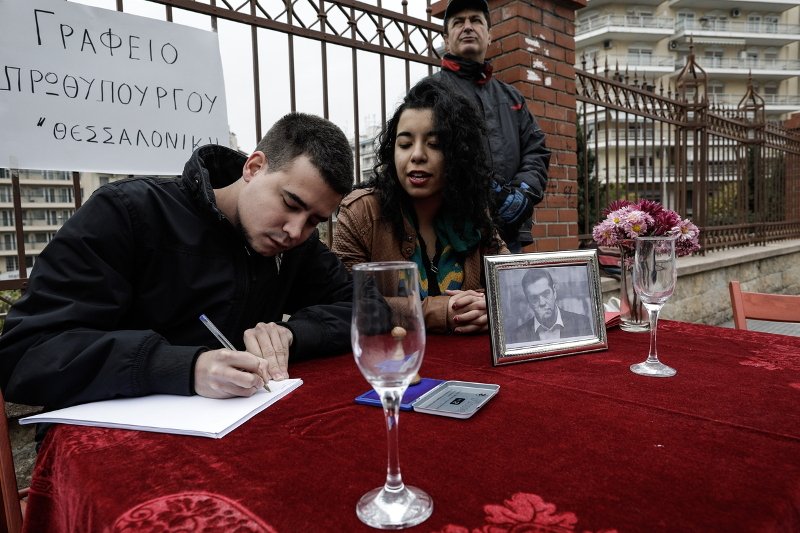 Εστησαν δικό τους «γραφείο πρωθυπουργού» -Περίμεναν τον Τσίπρα για να του τα ψάλουν [εικόνες & βίντεο] | iefimerida.gr 3