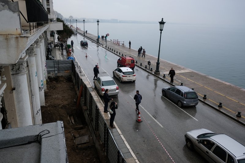 Η αστυνομία έκλεισε και μια λωρίδα κυκλοφορίας στη λ. Νίκης