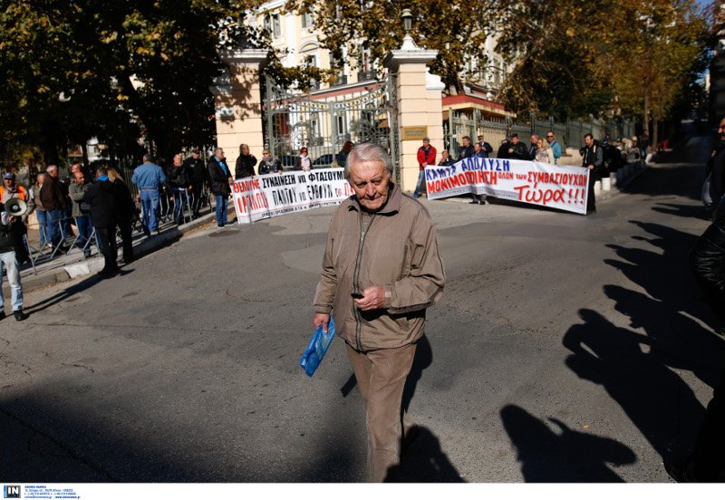 Πορεία προς το ΥΜΑΘ από τους εργαζόμενους στους ΟΤΑ Θεσσαλονίκης [εικόνες] | iefimerida.gr 2