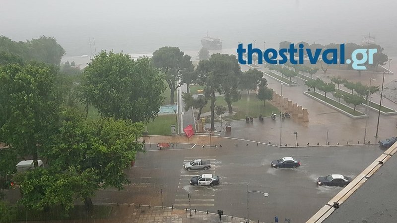 Σφοδρή θεομηνία στη Θεσσαλονίκη -Πλημμύρισε ακόμη και ο Λευκός Πύργος! | iefimerida.gr 16