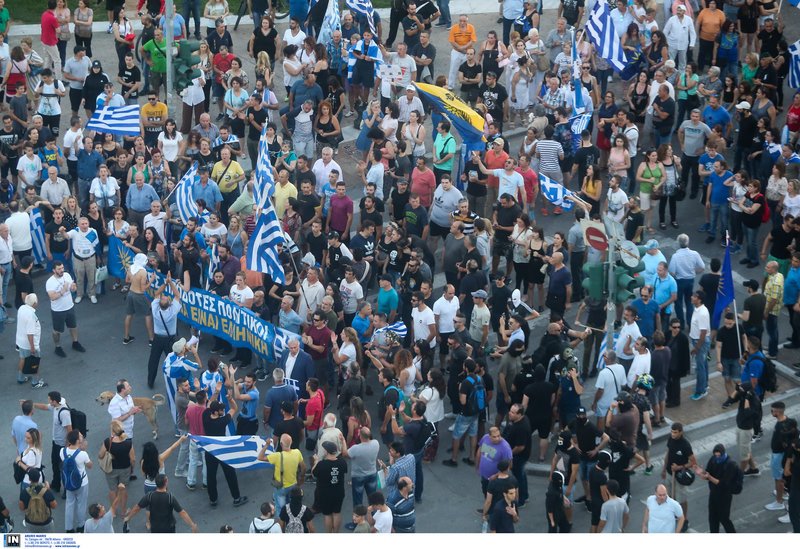 Θεσσαλονίκη: Ένταση και επεισόδια στην πορεία διαμαρτυρίας για το όνομα της Μακεδονίας [εικόνες & βίντεο] | iefimerida.gr 1