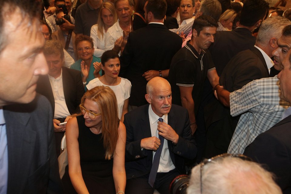 Η μελαχρινή Θεσσαλονικιά που κέντρισε το ενδιαφέρον του Γιώργου Παπανδρέου στο Ζάππειο [εικόνες] | iefimerida.gr 0