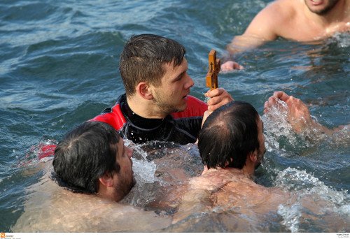 Με λαμπρότητα γιορτάστηκαν τα Θεοφάνεια σε όλη τη χώρα  [εικόνες] | iefimerida.gr 43