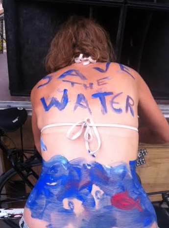 Οι Θεσσαλονικείς γυμνοί στις σέλες των ποδηλάτων τους σε μια πρωτότυπη βόλτα [εικόνες&βίντεο]  | iefimerida.gr 3