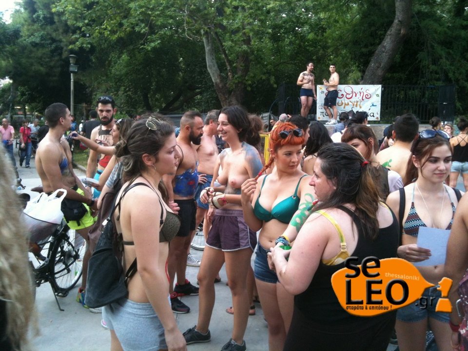 Οι Θεσσαλονικείς γυμνοί στις σέλες των ποδηλάτων τους σε μια πρωτότυπη βόλτα [εικόνες&βίντεο]  | iefimerida.gr 4