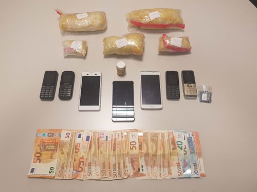 Θεσσαλονίκη: Εξαρθρώθηκαν δύο συμμορίες διακίνησης ηρωίνης -Οπλα, μετρητά, ζυγαριές ακριβείας στην κατοχή τους [εικόνες] | iefimerida.gr 0