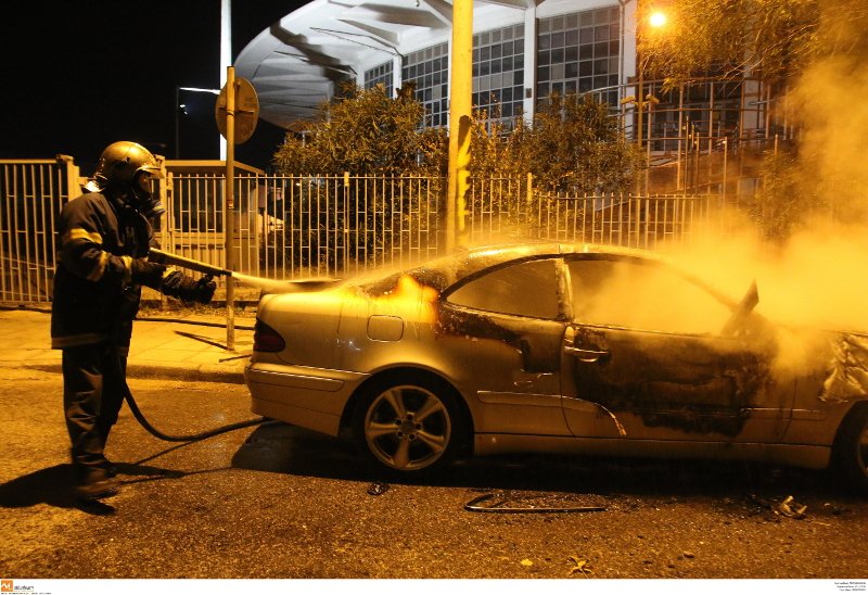 Εκαψαν και τη Θεσσαλονίκη: Φωτιές, καταστροφές και συλλήψεις στην επέτειο του Πολυτεχνείου [εικόνες] | iefimerida.gr 3