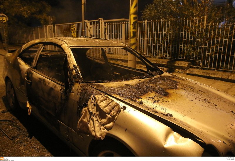 Εκαψαν και τη Θεσσαλονίκη: Φωτιές, καταστροφές και συλλήψεις στην επέτειο του Πολυτεχνείου [εικόνες] | iefimerida.gr 4