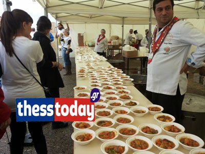 Κίνηση με νόημα: Ενα μπριάμ-μαμούθ από «άσχημα» λαχανικά μοίρασε δωρεάν ο δήμος Θεσσαλονίκης [εικόνες & βίντεο] | iefimerida.gr 0