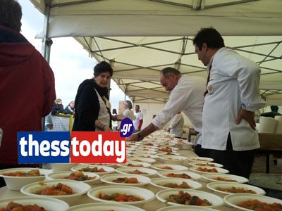 Κίνηση με νόημα: Ενα μπριάμ-μαμούθ από «άσχημα» λαχανικά μοίρασε δωρεάν ο δήμος Θεσσαλονίκης [εικόνες & βίντεο] | iefimerida.gr 4