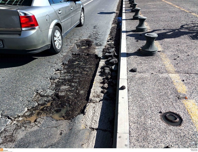 Τεράστια λακκούβα άνοιξε στη λεωφόρο Νίκης στη Θεσσαλονίκη [εικόνες] | iefimerida.gr 4