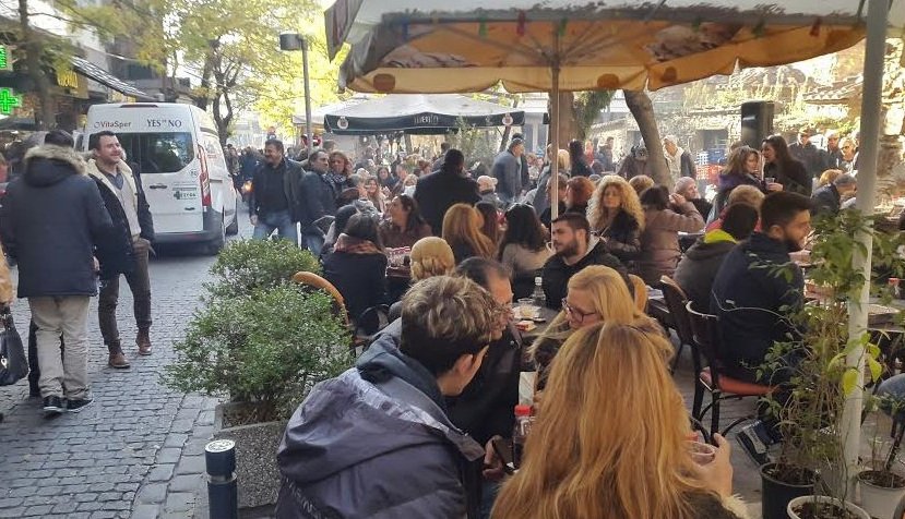 Πήραν φωτιά οι ψησταριές στη Θεσσαλονίκη -Με ψητά και χορούς γιόρτασαν παραμονή Χριστουγέννων [εικόνες & βίντεο] | iefimerida.gr 0