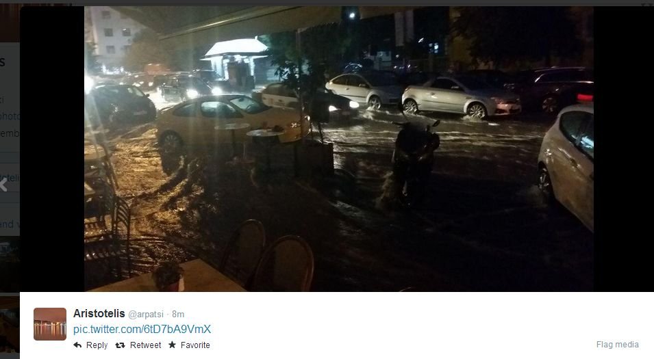 Ανοιξαν οι ουρανοί στη Θεσσαλονίκη -Σκηνές αποκάλυψης με κεραυνούς και ακατάπαυστη βροχή [εικόνες&βίντεο] | iefimerida.gr 2