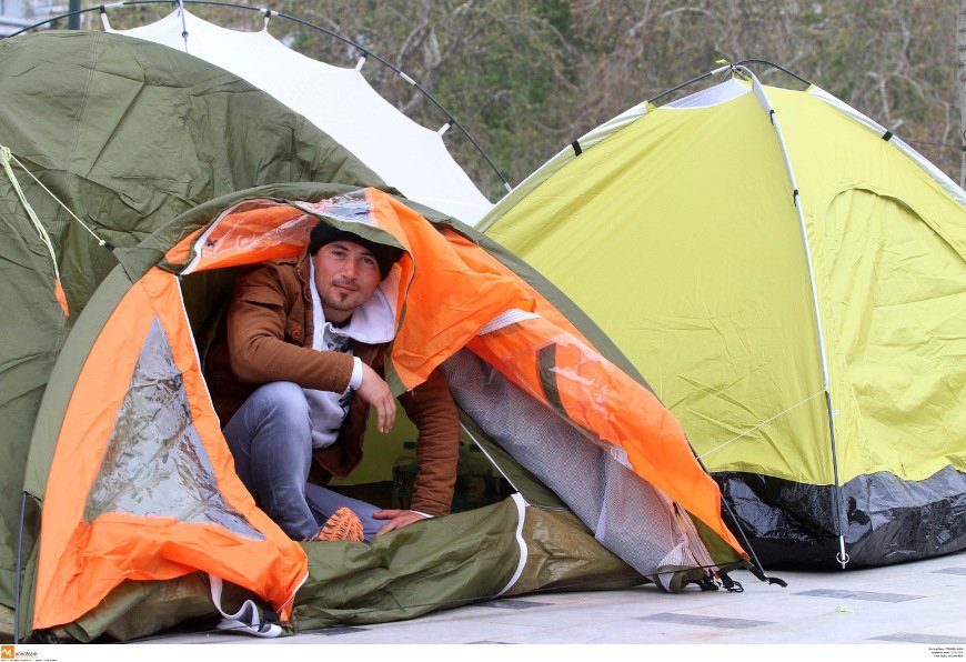 Αυτοσχέδιος καταυλισμός η πλατεία Αριστοτέλους -Πρόσφυγες σε σκηνές αρνούνται να φύγουν [εικόνες] | iefimerida.gr 3