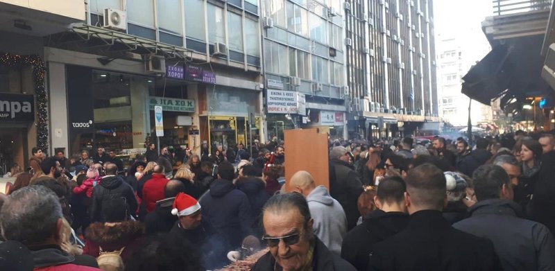 Θεσσαλονίκη: Μία πόλη, ένα πάρτι -Νταούλια, χορός και υπαίθριες ψησταριές [εικόνες & βίντεο] | iefimerida.gr 0