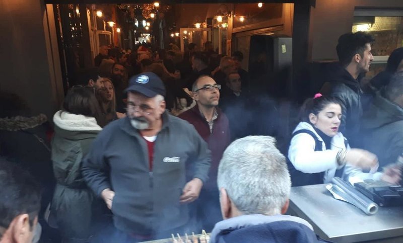 Ολη η Ελλάδα μια γιορτή -Νταούλια, υπαίθριες ψησταριές & χριστουγεννιάτικες αγορές [εικόνες & βίντεο] | iefimerida.gr 5