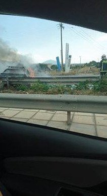   Θεσσαλονίκη: Αυτοκίνητο τυλίχθηκε στις φλόγες στον περιφερειακό [εικόνα] | iefimerida.gr 0