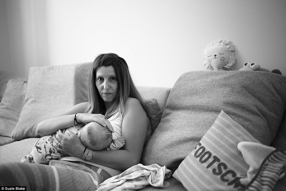 Ο θηλασμός όπως πραγματικά είναι -Γυναίκες και σπίτια χωρίς «ρετούς» [εικόνες] | iefimerida.gr 3