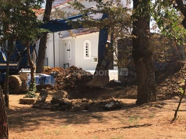 «Ανθρακες ο θησαυρός» στην Τρίπολη -Βρήκαν μόνο ένα... παλιό καζανάκι [εικόνες] | iefimerida.gr 2