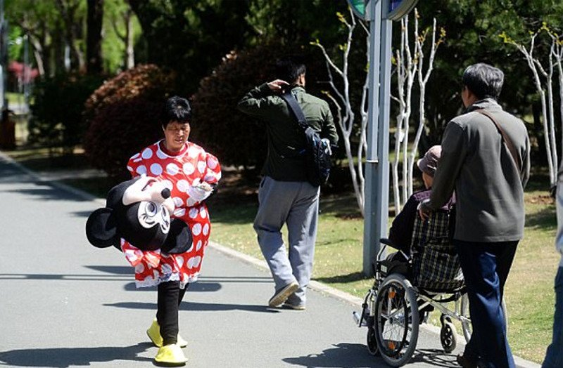 Η πιο θλιμμένη Μίνι Μάους του κόσμου -Η συγκλονιστική ιστορία της [εικόνες] | iefimerida.gr 1