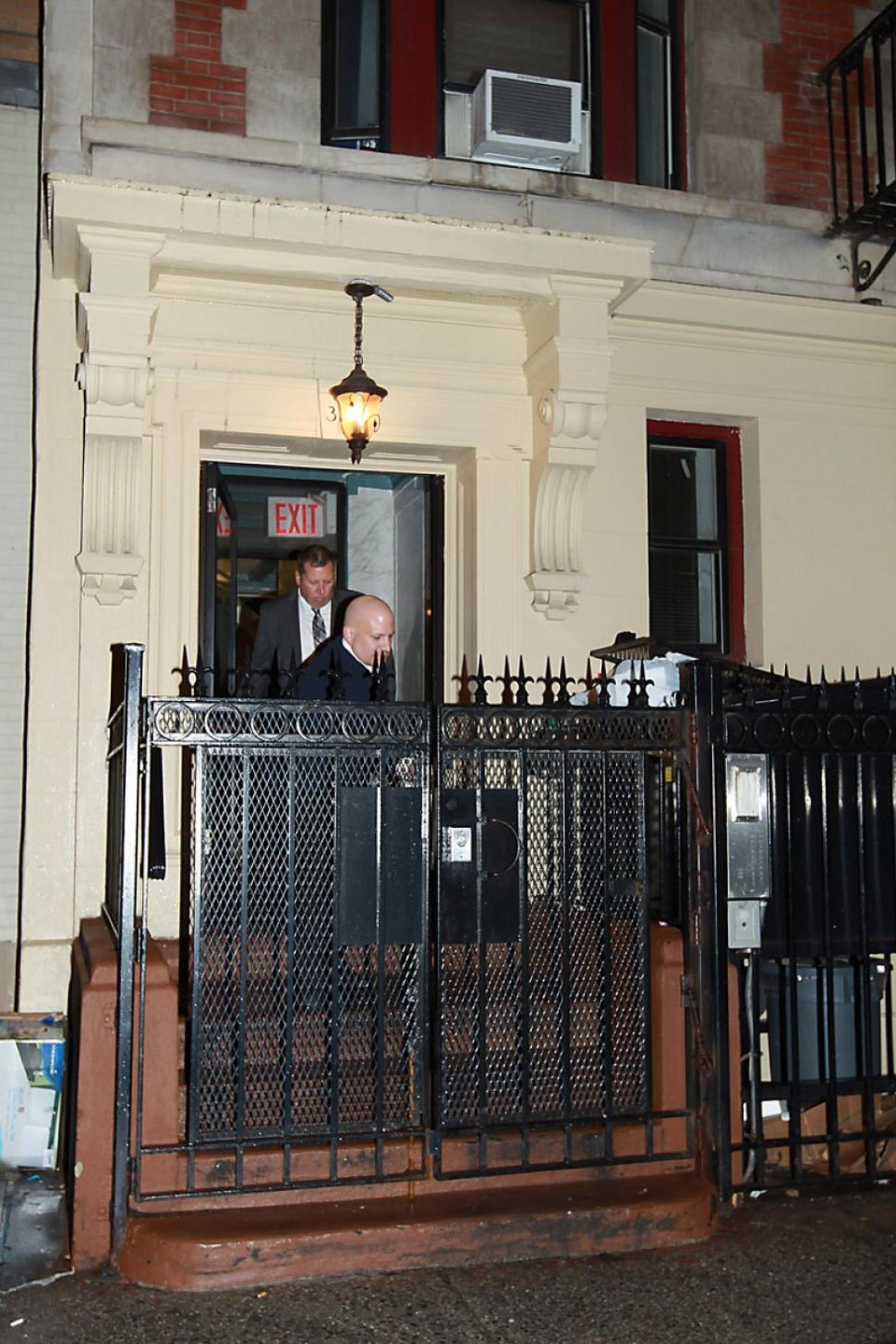 Σοκ στη Γουόλ Στριτ: Μεγαλοχρηματιστής δολοφονήθηκε από τον γιο του [βίντεο & εικόνες] | iefimerida.gr 9