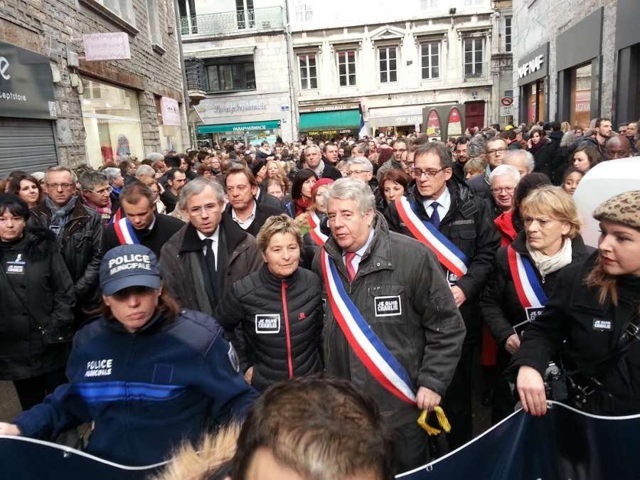 Πλημμύρισε από διαδηλωτές υπέρ της ειρήνης η Γαλλία -Στο Αφγανιστάν διαδήλωσαν για τους «ήρωες» μακελάρηδες [εικόνες] | iefimerida.gr 6