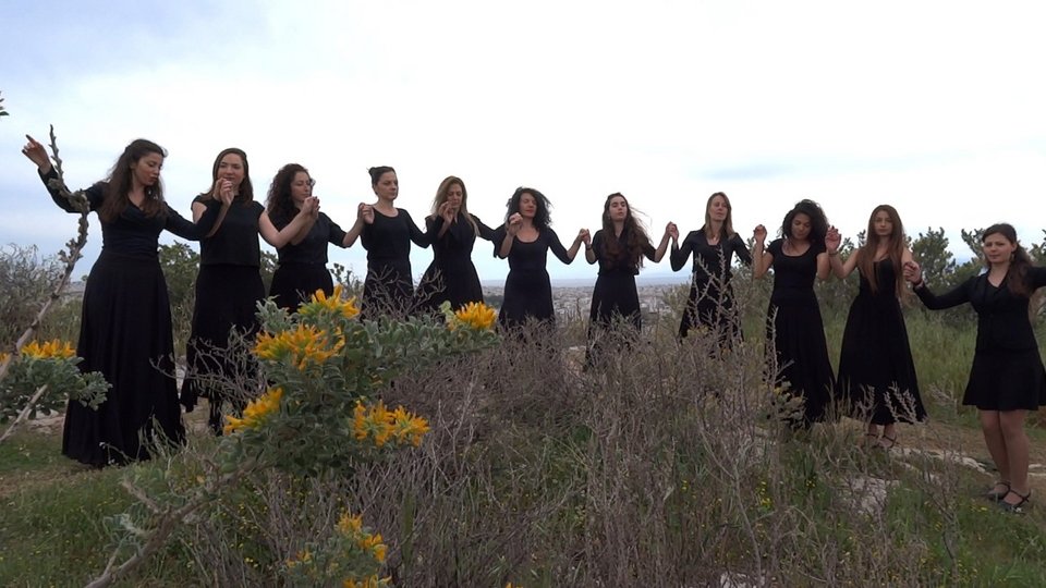 27 χορευτές αναβιώνουν τη Μάχη της Κρήτης -Βομβαρδισμοί, εκτελέσεις, έρωτες [εικόνες & βίντεο] | iefimerida.gr 2