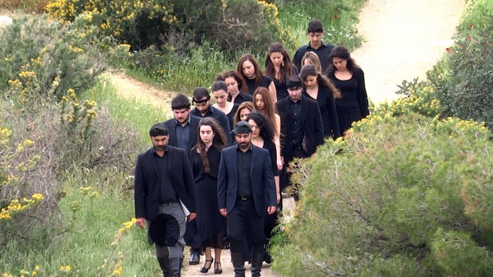 27 χορευτές αναβιώνουν τη Μάχη της Κρήτης -Βομβαρδισμοί, εκτελέσεις, έρωτες [εικόνες & βίντεο] | iefimerida.gr 3