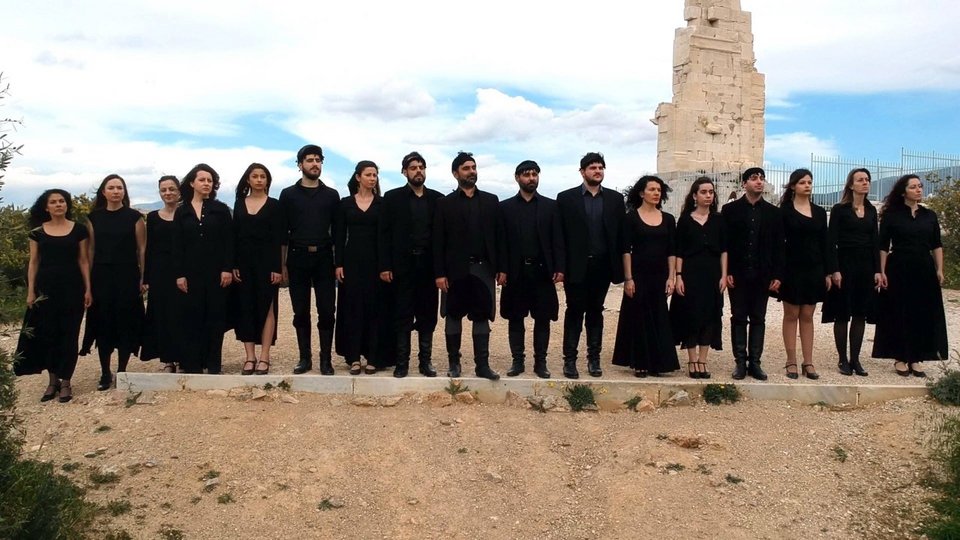 27 χορευτές αναβιώνουν τη Μάχη της Κρήτης -Βομβαρδισμοί, εκτελέσεις, έρωτες [εικόνες & βίντεο] | iefimerida.gr 5