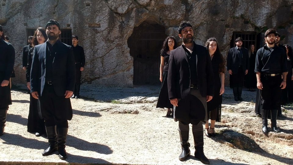 27 χορευτές αναβιώνουν τη Μάχη της Κρήτης -Βομβαρδισμοί, εκτελέσεις, έρωτες [εικόνες & βίντεο] | iefimerida.gr 1