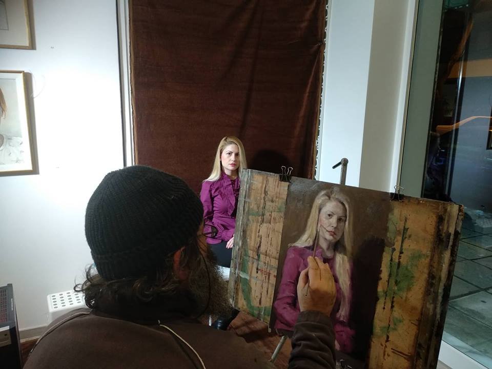 Ο Κωνσταντίνος Κερεστετζής ζωγραφίζει το κοινό του