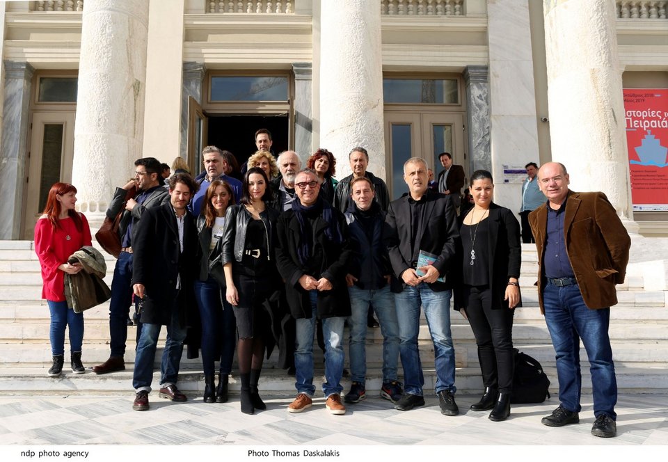 Ο καλλιτεχνικός Διευθυντής Νίκος Διαμαντής, πλαισιωμένος από τους σκηνοθέτες, ηθοποιούς και συνεργάτες του ΔΘΠ, ανακοίνωσε το ρεπερτόριο για το 2019 – 2020