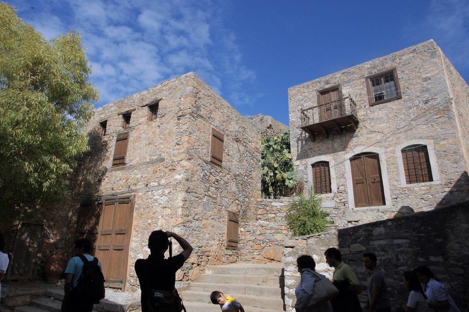 Η Σπιναλόγκα είναι ο δεύτερος σε επισκεψιμότητα αρχαιολογικός χώρος της Κρήτης, μετά το μινωικό ανάκτορο της Κνωσού