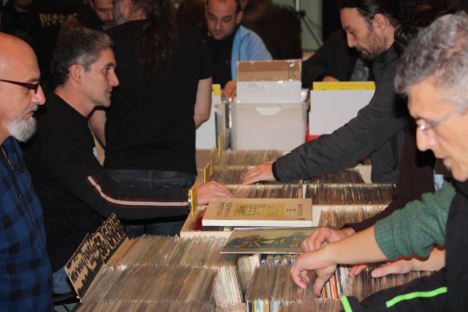 Στο vinyl is back θα βινύλια απ’ όλα τα είδη μουσικής: rock, pop, psych, folk, progressive, soul, funk, post rock, punk, garage, indie, heavy metal, jazz, blues, altenative, λαϊκά, ρεμπέτικα, ελαφρά, νέο κύμα, έντεχνα, ελληνικό ροκ, sountracks