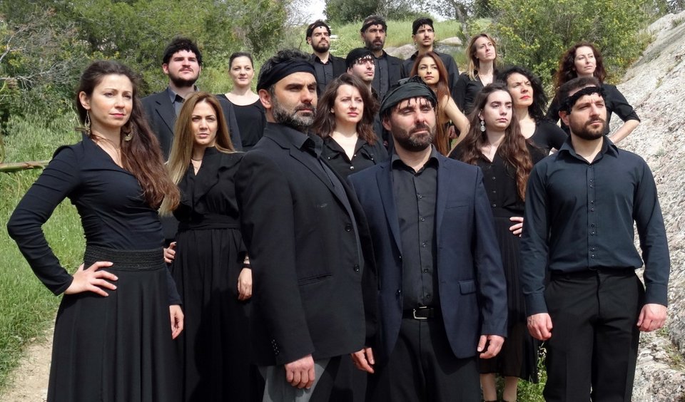 27 χορευτές αναβιώνουν τη Μάχη της Κρήτης -Βομβαρδισμοί, εκτελέσεις, έρωτες [εικόνες & βίντεο] | iefimerida.gr 4