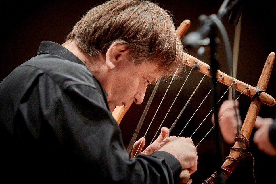 Συναυλία με αρχαία φόρμιγγα στο Εθνικό Αρχαιολογικό Μουσείο [εικόνες] | iefimerida.gr 1